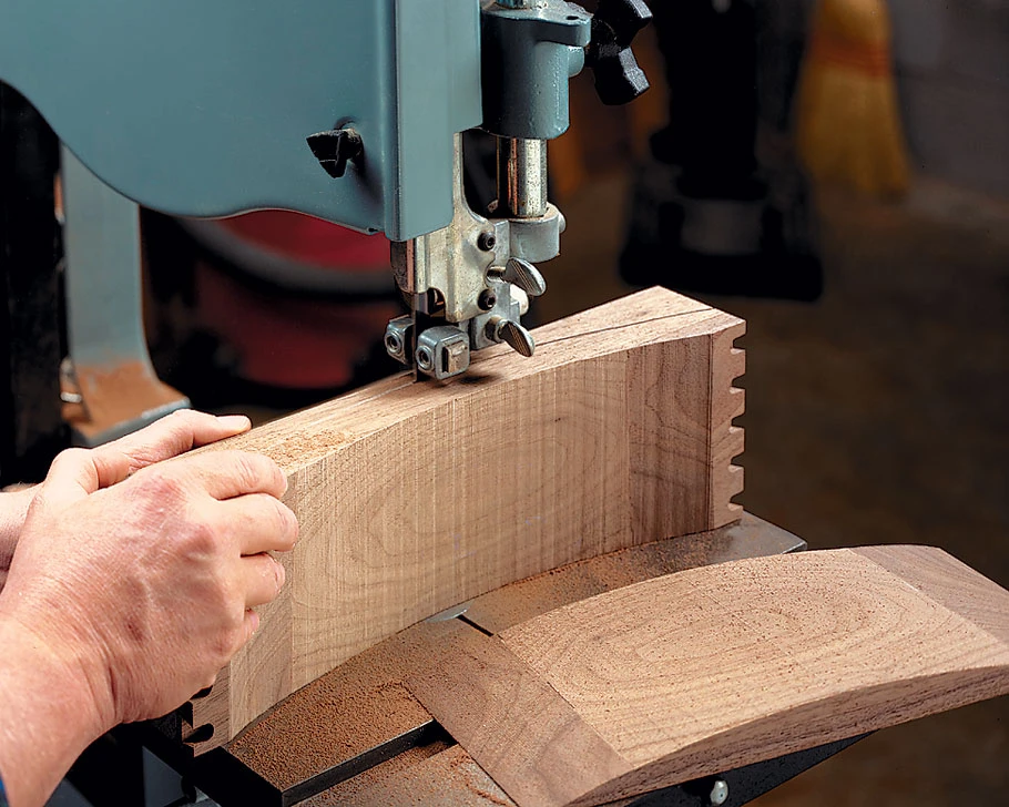 Bow-Front End Table 6 Bow-Front End Table - Image 4