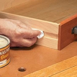 Three-Drawer Coffee Table -WARCO SHOP detail2 hd 208